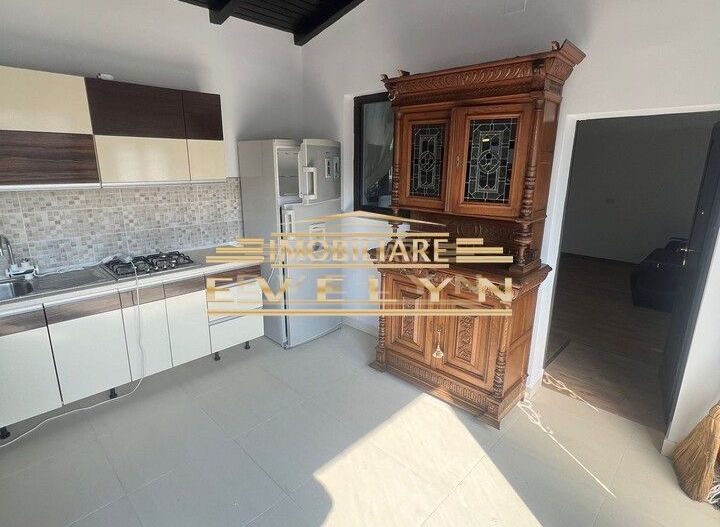 Casa de vanzare in Cristesti la strada principala, renovata complet !! - Poză 3