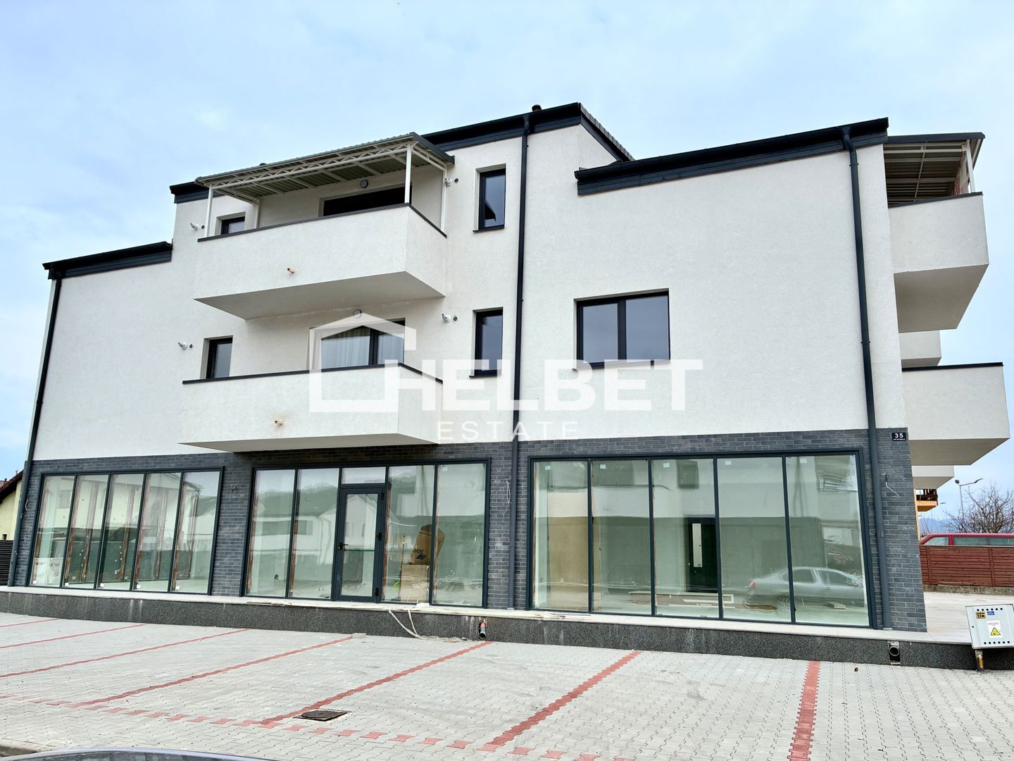 Spațiu Comercial / Sanpetru / 156 mp utili / Parcare 8 Locuri - Poză 1