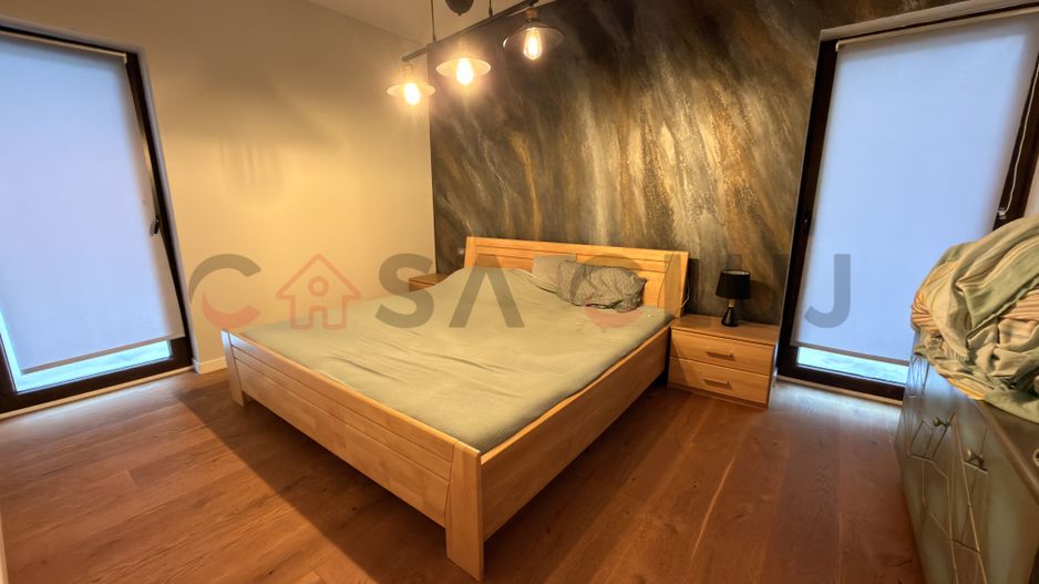 Apartament tip penthouse cu terasa si acces la curte - Poză 3