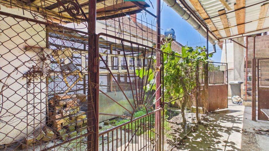 Casă de familie cu grădină și potențial în Giroc - Poză 23