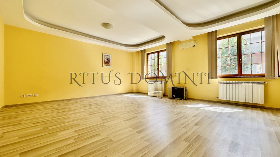 Casa de Închiriat Ultracentrala, 12 Camere, 10 Bai, 6 Parcari - Poză 1