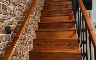 Proprietate cu două locuințe, garaj încălzit, foișor, 600 mp in Ernei - Poză 5