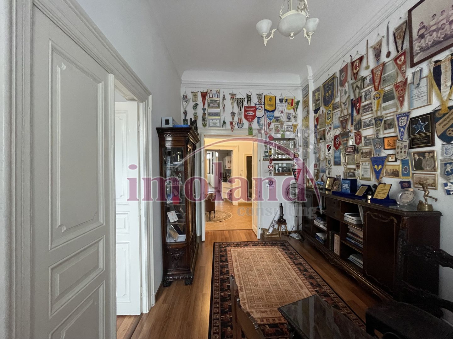 Apartament spectaculos de 4 camere într-o vilă cu farmec istoric pta Victoriei - Poză 10