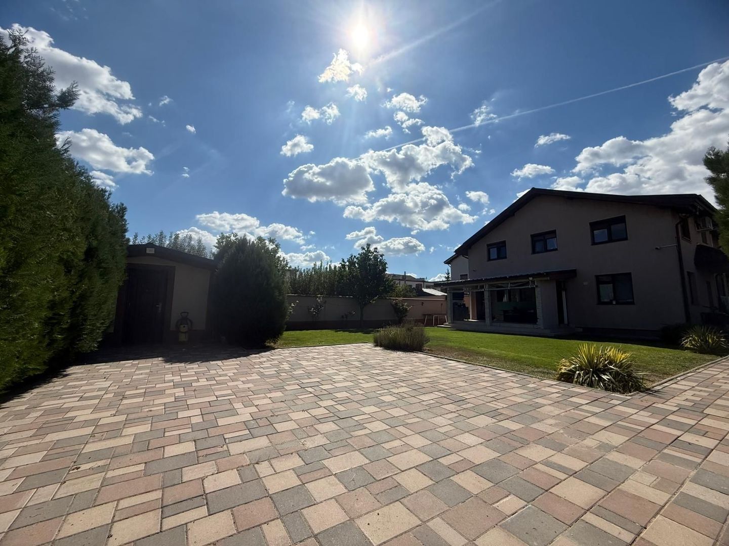 VILA MODERNA P+1 140MP CURTE 400MP BRAGADIRU CENTRAL - Poză 2