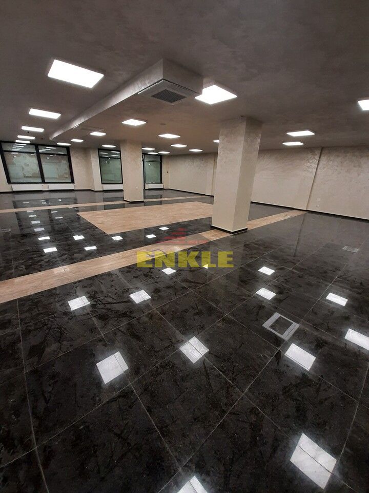 Spatiu comercial de inchiriat, zona ultracentrala/pietonala, suprafata de 238 mp - Poză 1