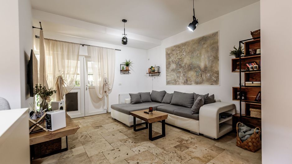 Casă de vânzare – Via Carmina, Vladimirescu -zonă rezidențială premium - Poză 4