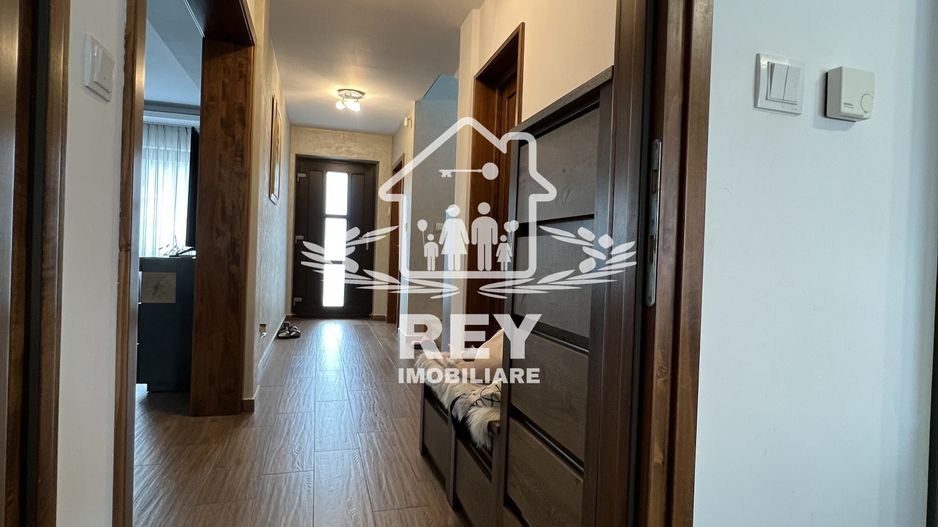 Casă de tip triplex la vânzare 6 camere /Șelimbăr /Secția 1 de Poliție - Poză 15