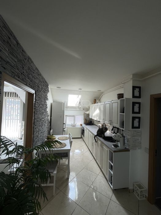 Apartament cu 3 camere, balcon, zona Florilor – Florești. - Poză 3