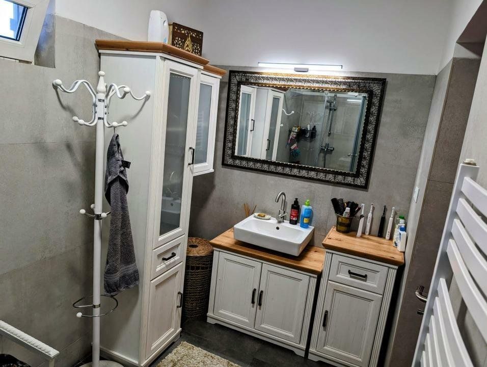 Bazilescu,2012,5 cam.+pod mansardabil,garaj,luminoasa si eleganta,zona curata - Poză 4