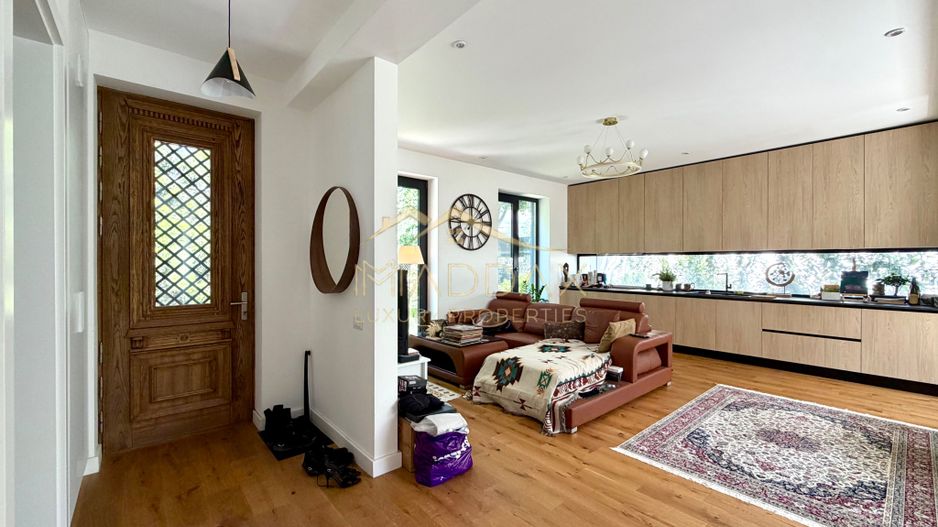 Vila cu 5 camere // * 565 mp gradina* // Tunari - Poză 9
