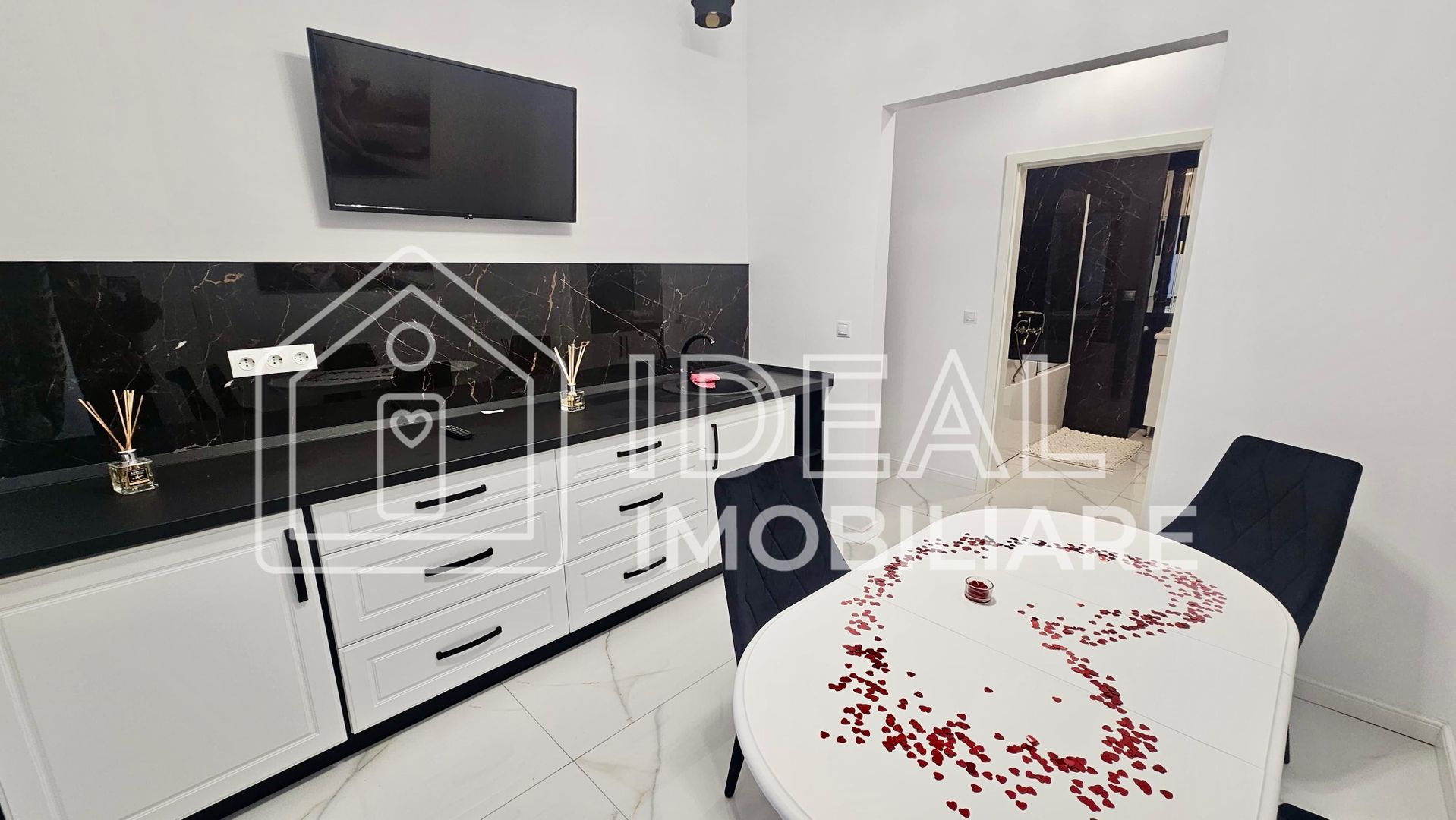 Garsonieră ultracentrală de vânzare - zona Bălcescu - Poză 4