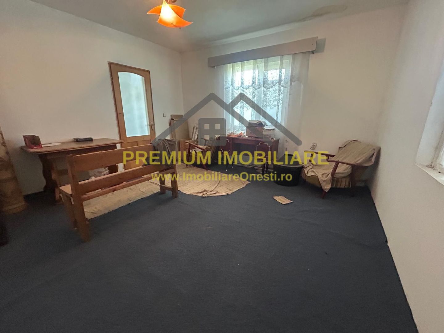 Casă de vânzare în centrul Oituzului, DN11 - Poză 5