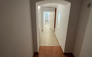 Spatiu comercial cu vad bun de inchiriat in zona centrală! - Poză 12