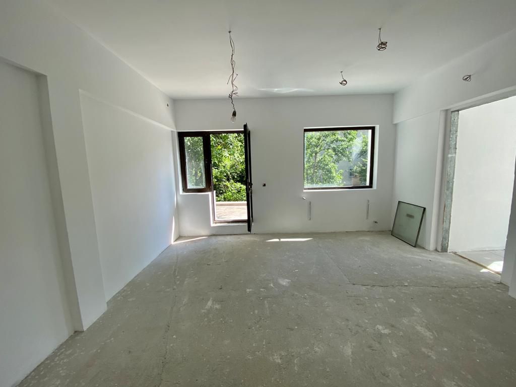 Refugiu Urban cu Eleganță Clasică – Vilă Renovată în Inima Primăverii - Poză 6