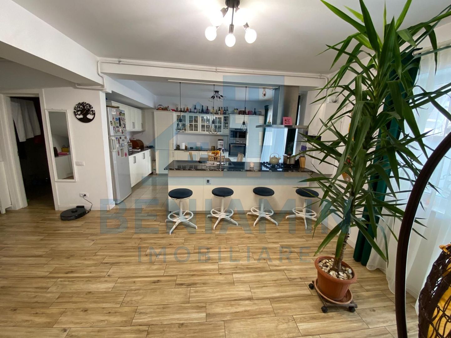 Apartament pe 2 nivele 133mp curte terasa George Enescu bloc nou - Poză 2