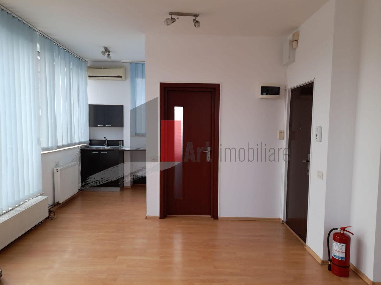 Spatiul "VELIKOM" , Stefan cel Mare, imobil birouri, 105mp(inclusiv terasa 50mp) - Poză 4