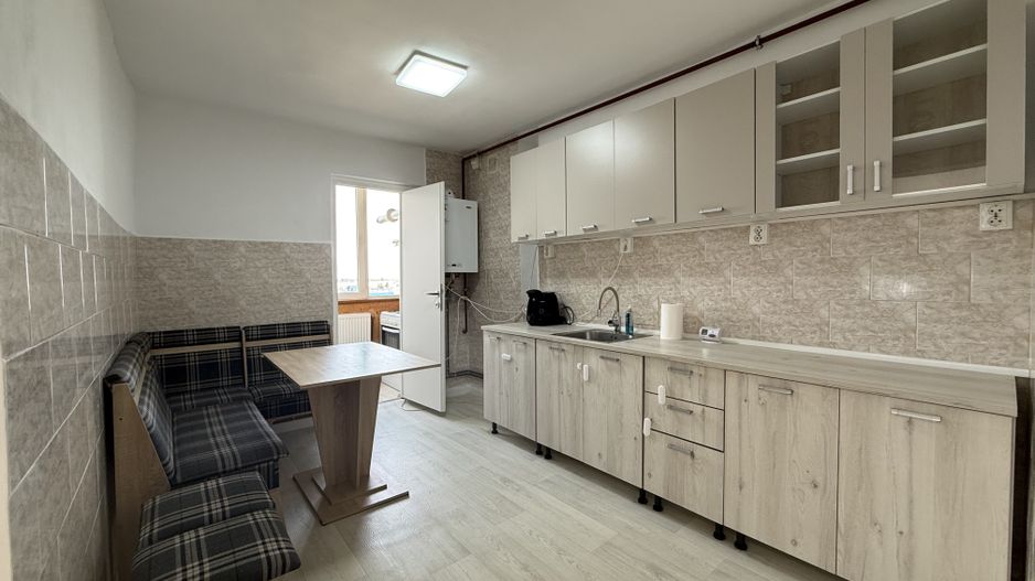 Apartament 3 camere, decomandat, renovat recent, Aradul Nou - Poză 3