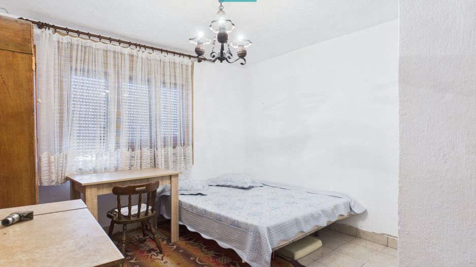 Casă cu etaj Căpâlnaş - Poză 9