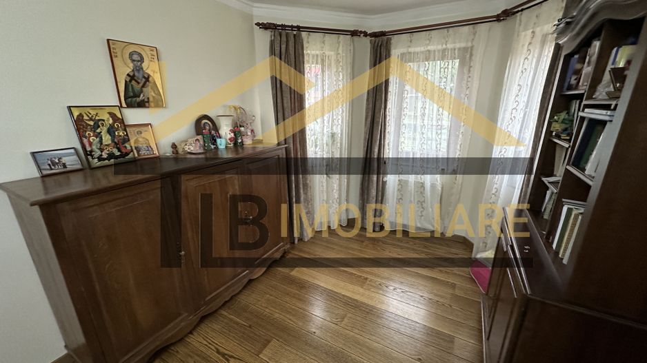 Vila cu 8 camere de vanzare, teren 1580mp, Zona Praid - Poză 27