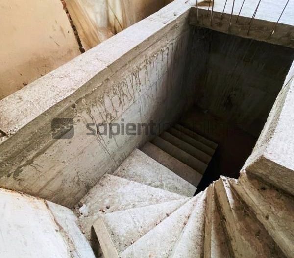 Casa situata ultracentral cu proiect autorizat - Poză 13