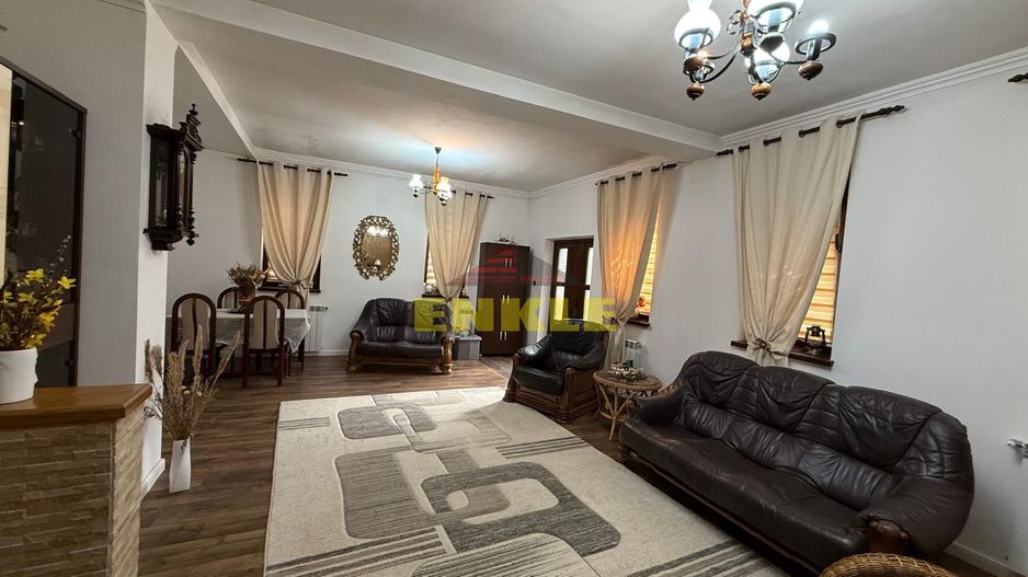 De vanzare apartament + teren generos în apropiere - Poză 2