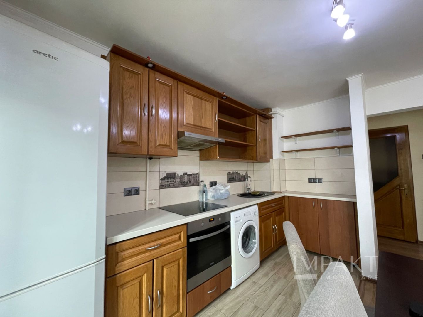 2 camere mobilat, AC, parcare, disponibil imediat - Poză 2