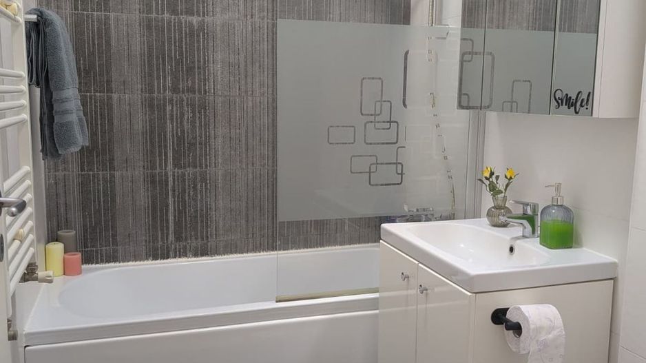 Vând apartament 3 camere, mobilat și utilat cu loc de parcare inclusă - Poză 17