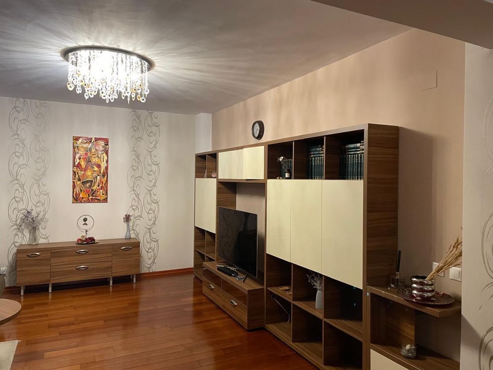 Închiriere Apartament cu 3 camere, 140 mp, parcare subterana, centrala proprie - Poză 1