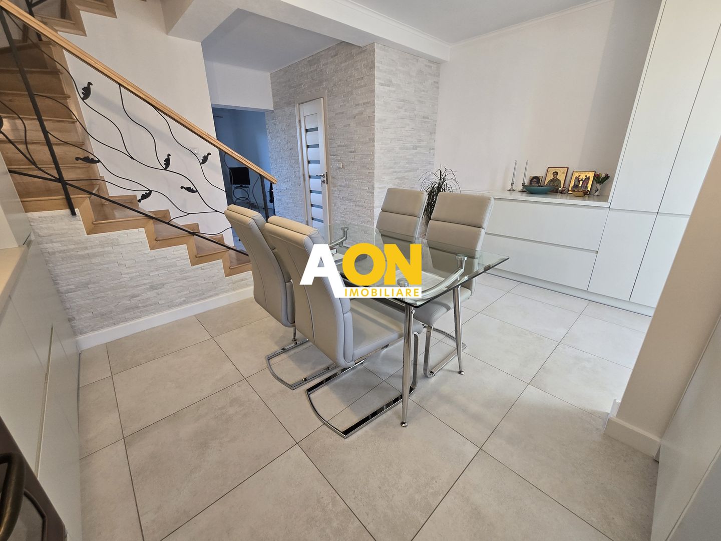 Casa 3 Camere Zona Centru, Complet Renovata si Mobilata - Poză 21