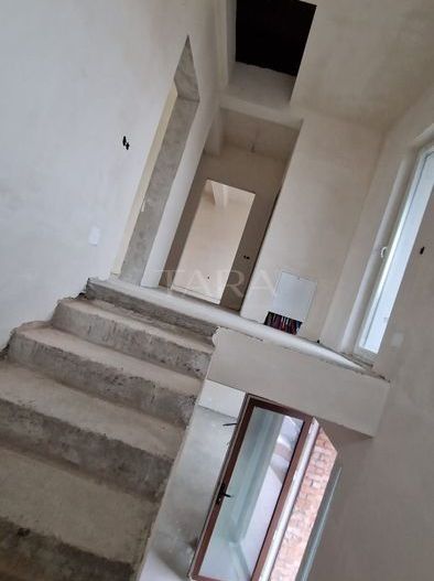 Casa tip duplex, 4 camere, Floresti - Poză 3