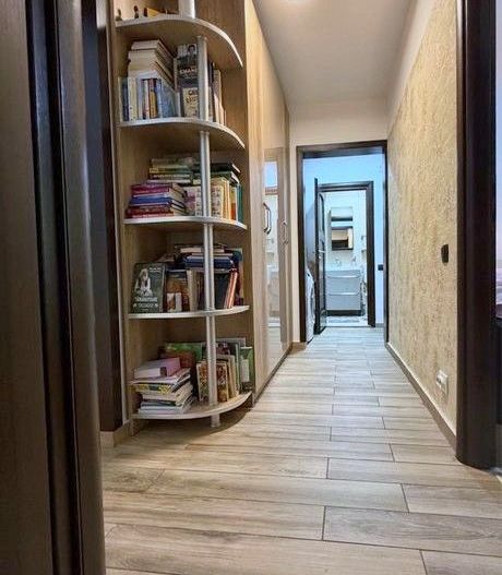 4 camere, 82 mp, parter, parcare, boxă, renovat, metrou la 400 m - Poză 1