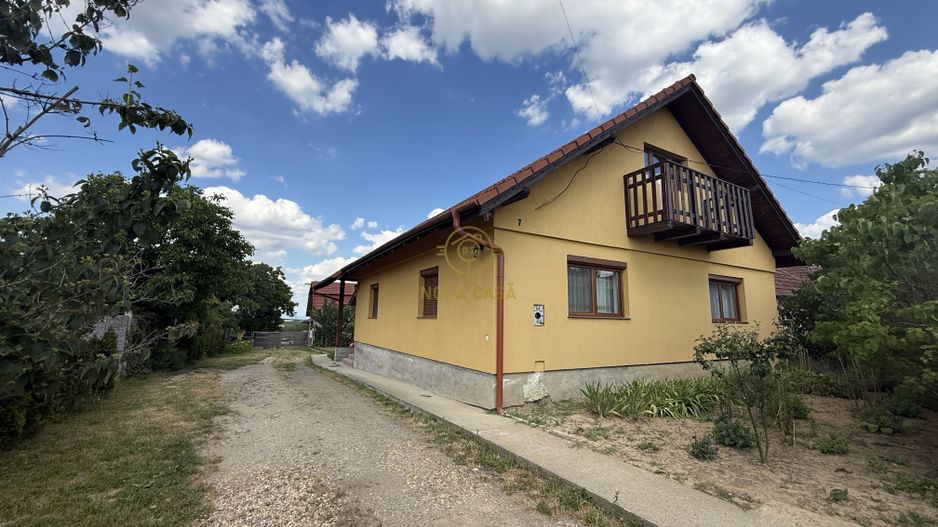 De vanzare Casa cu 4 camere si teren de 4.839mp/Utilata/Mobilata - Poză 2
