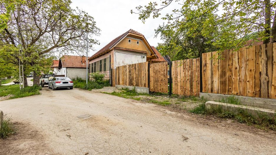 Casa traditionala + 8.500 mp teren, intravilan, Sinca Noua, Brasov - Poză 4
