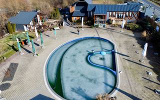 Proprietate unică de vânzare – piscină, restaurant, terasă - Poză 10