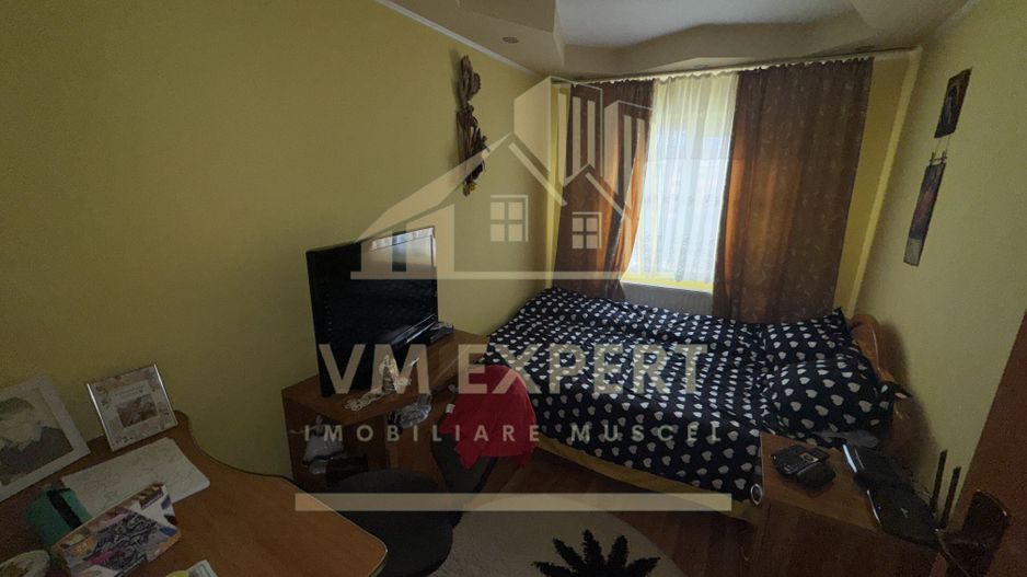 APARTAMENT 3 CAMERE ETAJ 4 VISOI - Poză 4