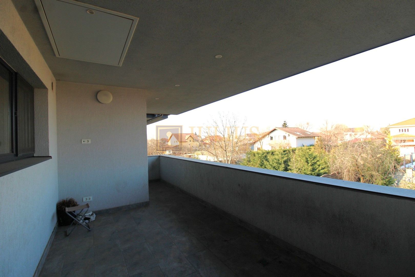 Casa cu 3 camere, locuri de  parcare, curte - Poză 18