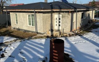 Casă de vânzare în zona Bucium, teren 946 mp, grădină și foișor - Poză 1