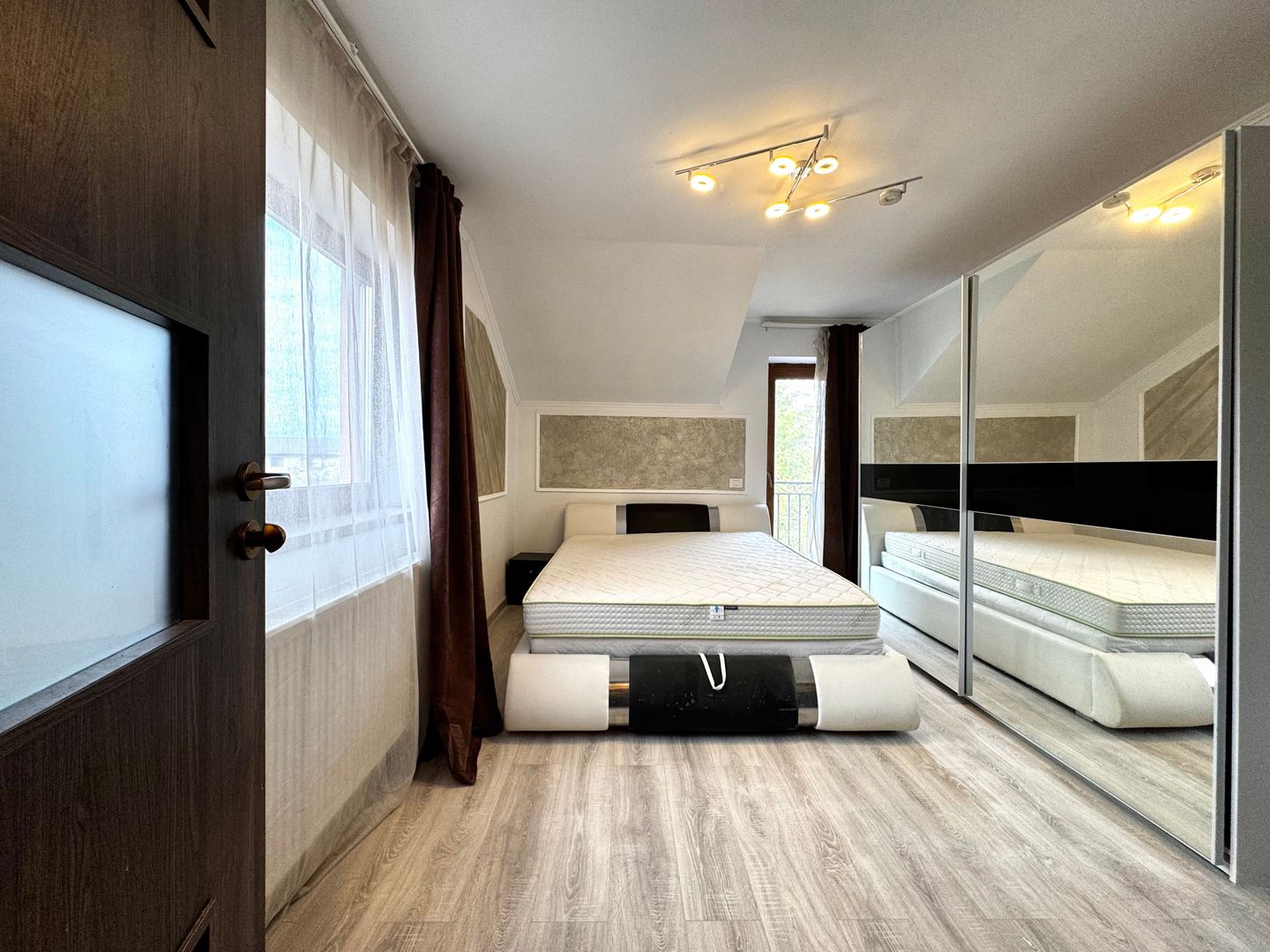 Duplex cu teren generos, Dumbrăvița - Parc - Poză 17