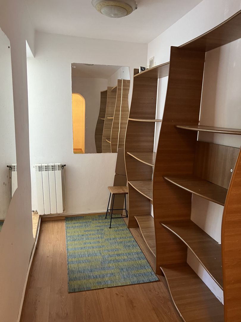 vand apartament 2 camere zona Bulevardul Revolutiei ,etaj 1, decomanda - Poză 8