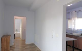 Casa cu 3 camere, locuri de  parcare, curte - Poză 14