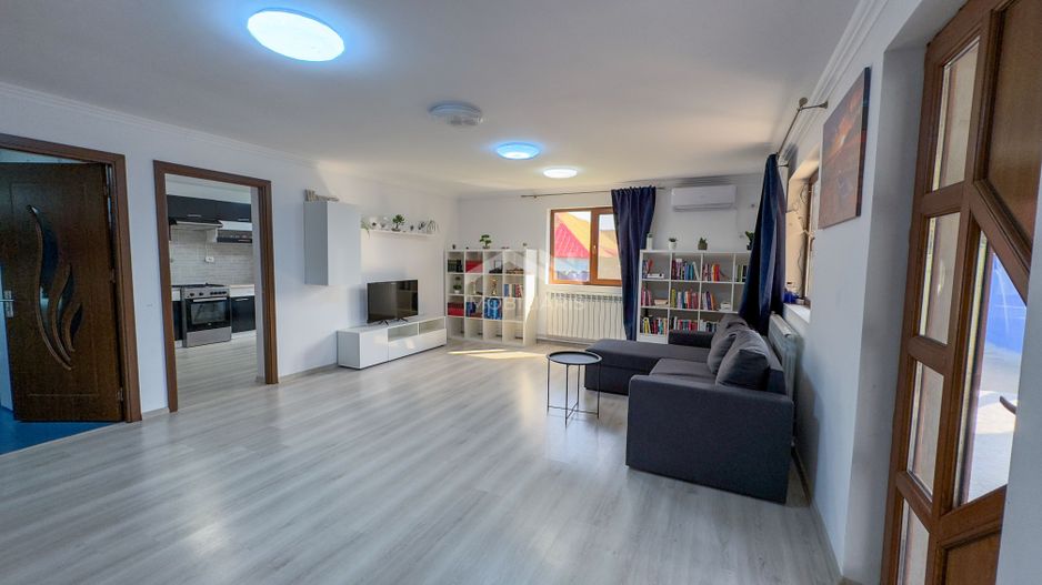 Casă modernă cu 5 camere, garaj și curte mare, mobilată in Corbu - Poză 3