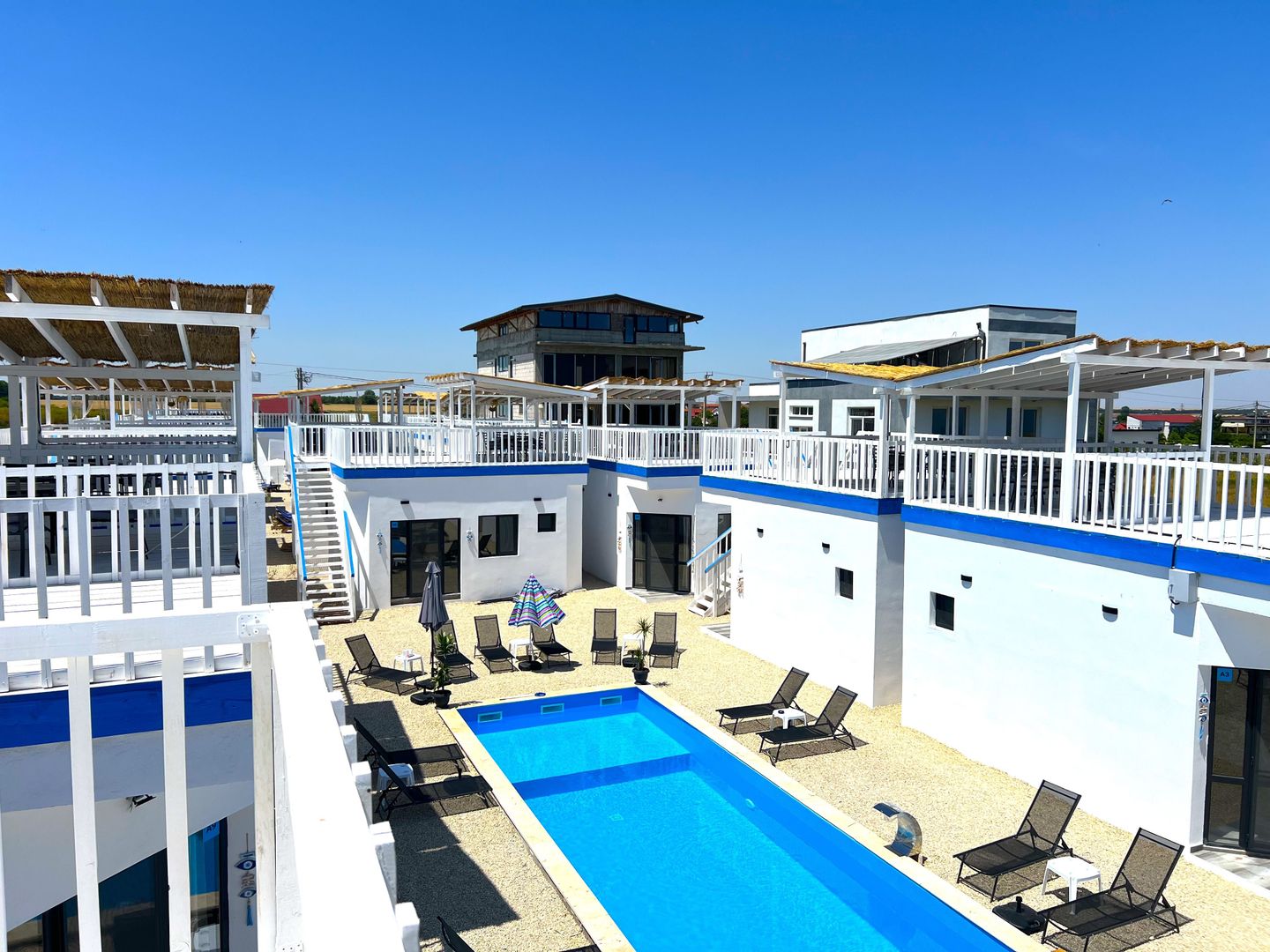 10 Casute Greek Bungalows , Piscina, la Malul Marii, Afacere la Cheie - Poză 2