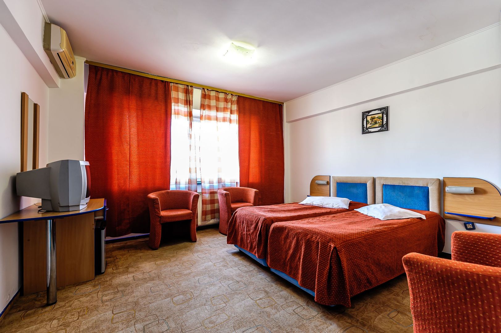 Hotel în Pârneava - Poză 3