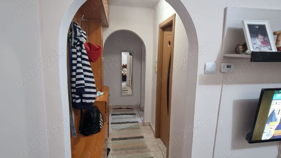 De vanzare apartament cu 3 camere - Poză 3