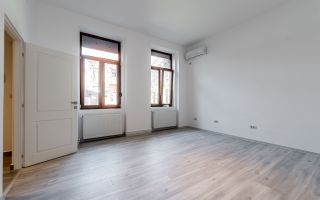 De vânzare apartmanent central | parter | renovat - Poză 1