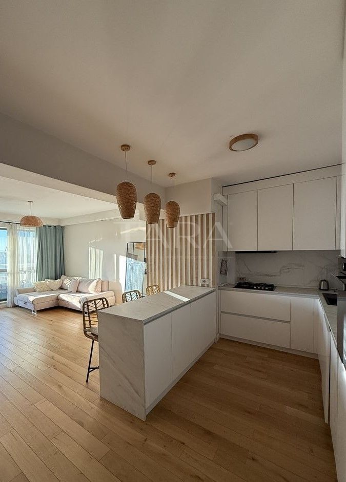 Apartament de lux cu terasă și priveliște - Poză 2