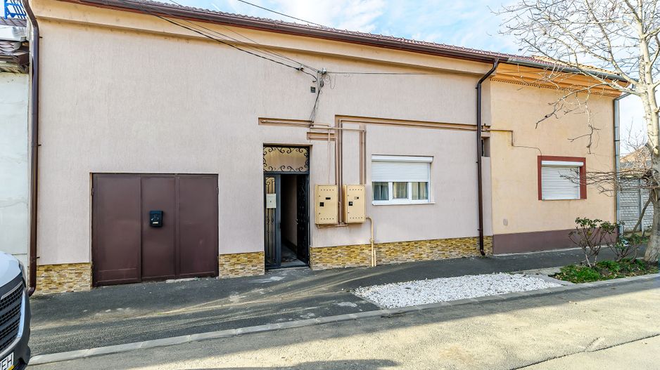 Doua apartamente cu gradina si terasa, in Micalaca, la curte comuna - Poză 8