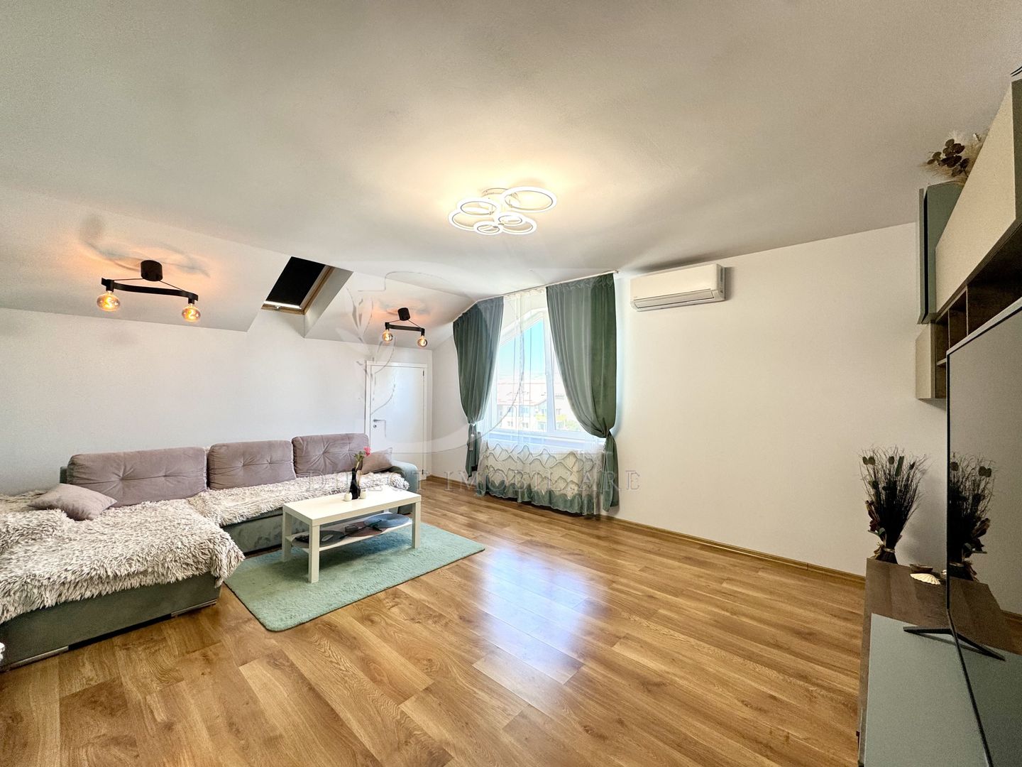 Apartament 81 mp / complet decomandat / Zona Eroilor - Poză 8