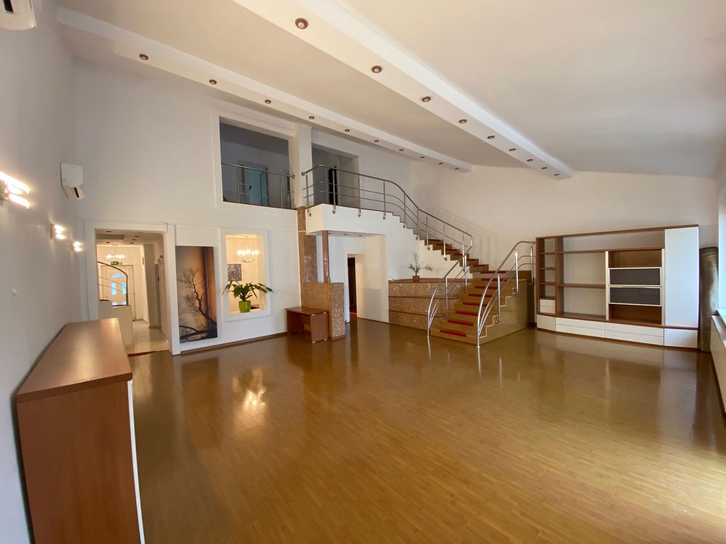 Vilă zona Liviu Rebreanu - Poză 2