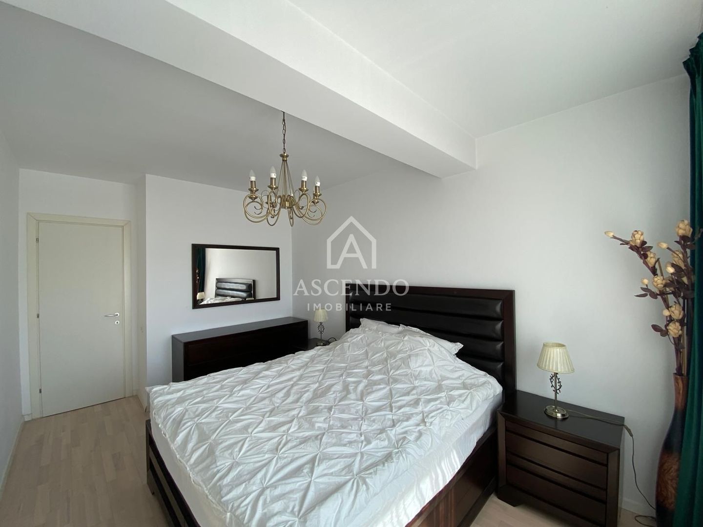 Apartament 3 camere, 2 bai premium mobilat lux , cu parcare inclusă - Poză 20